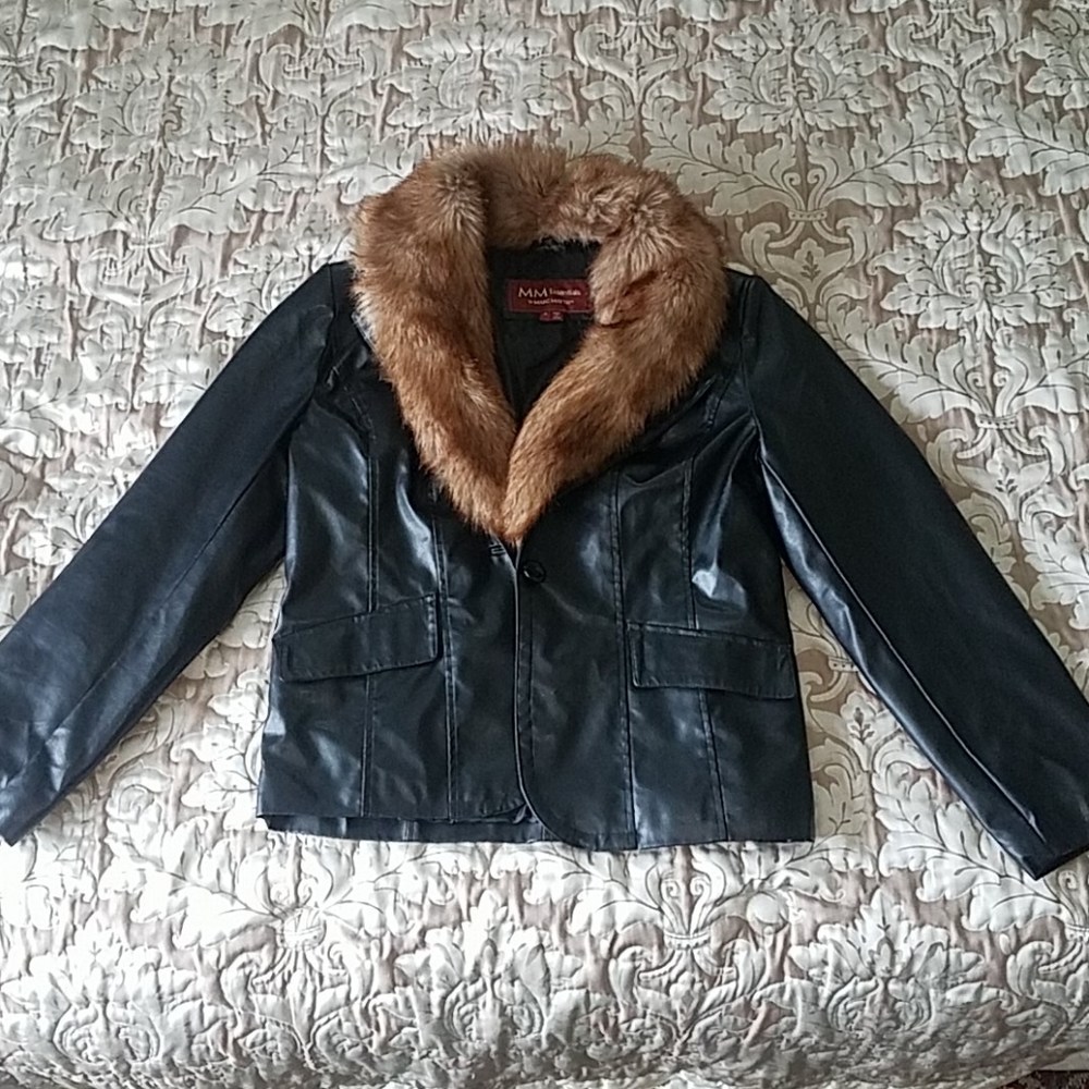 Black jacket w/removable like-fur collar